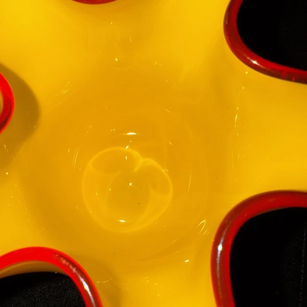 TWO'S COMPANY YELLOW w RED RIM BLOWN GLASS VASE WAVY‎ No Callouts 4995